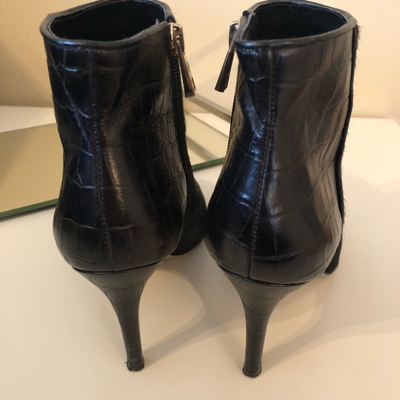 ❌SOLD❌ Ann Taylor calf hair booties Black sz 6.5 - Picture 5 of 8